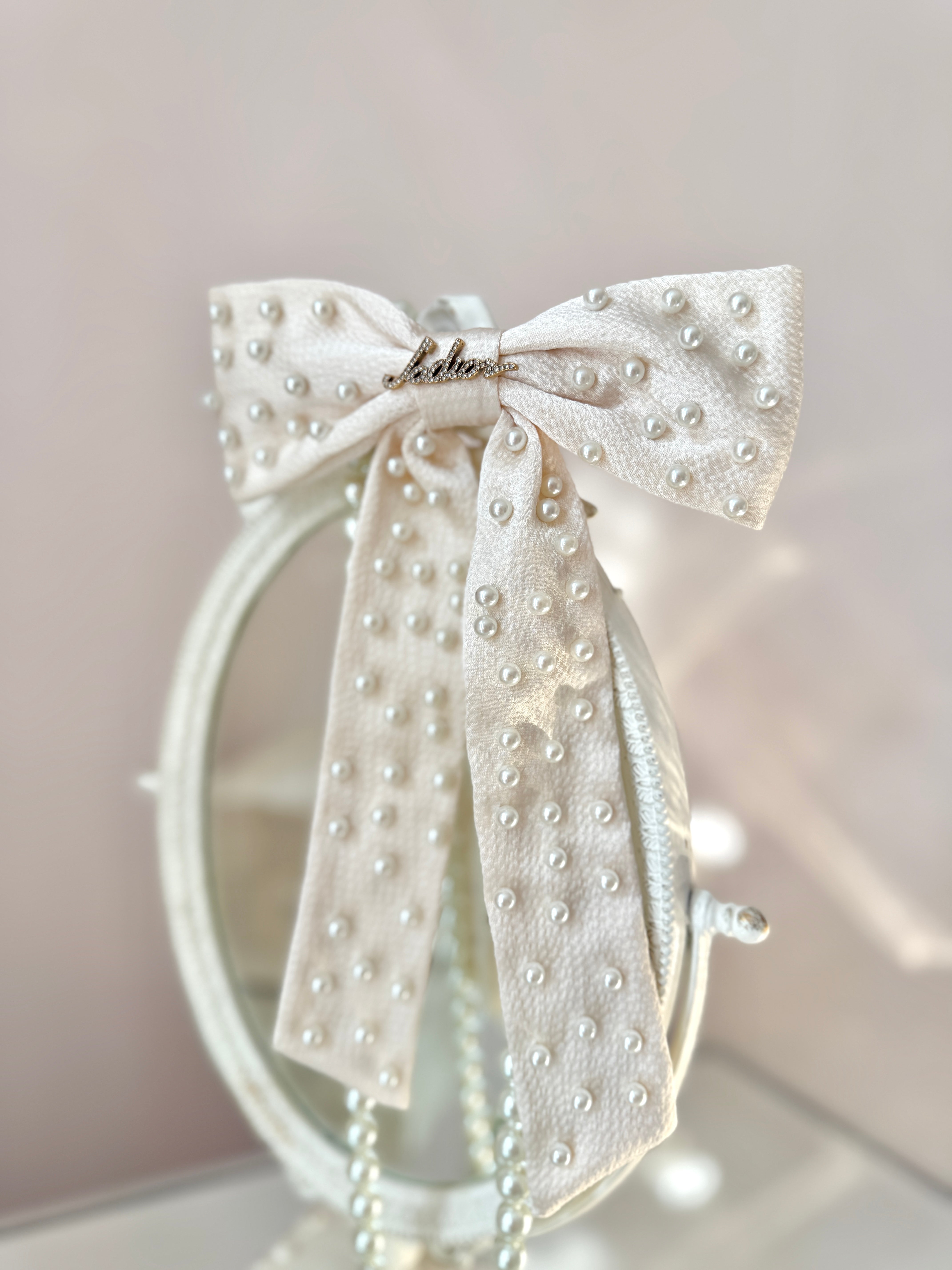 The Jadior Pearl Bow