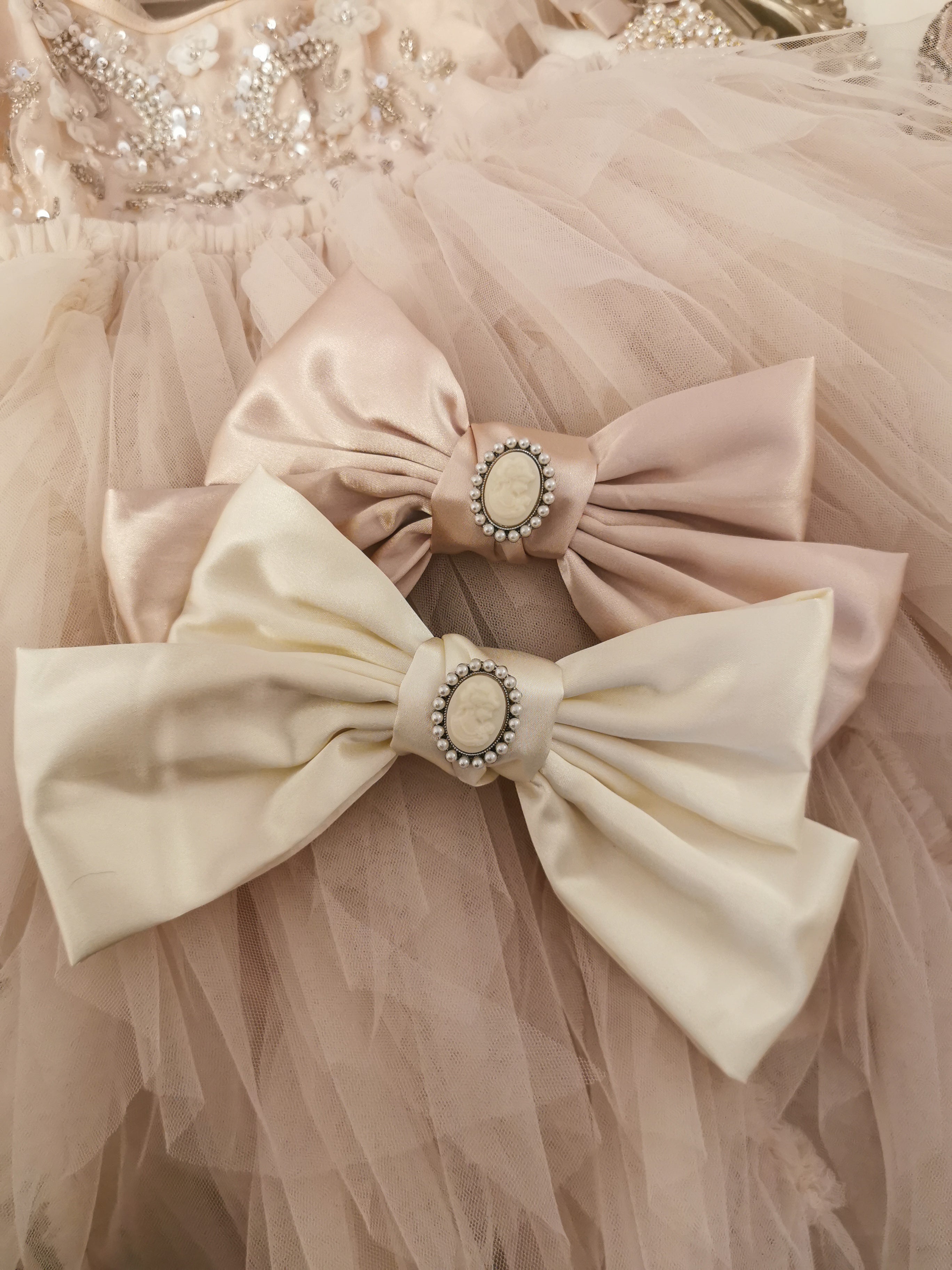 "Pearl Cameo" French Bow